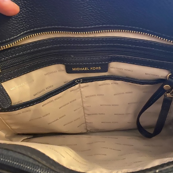 EUC Michael Kors Mercer tote. Like new - Picture 8 of 9